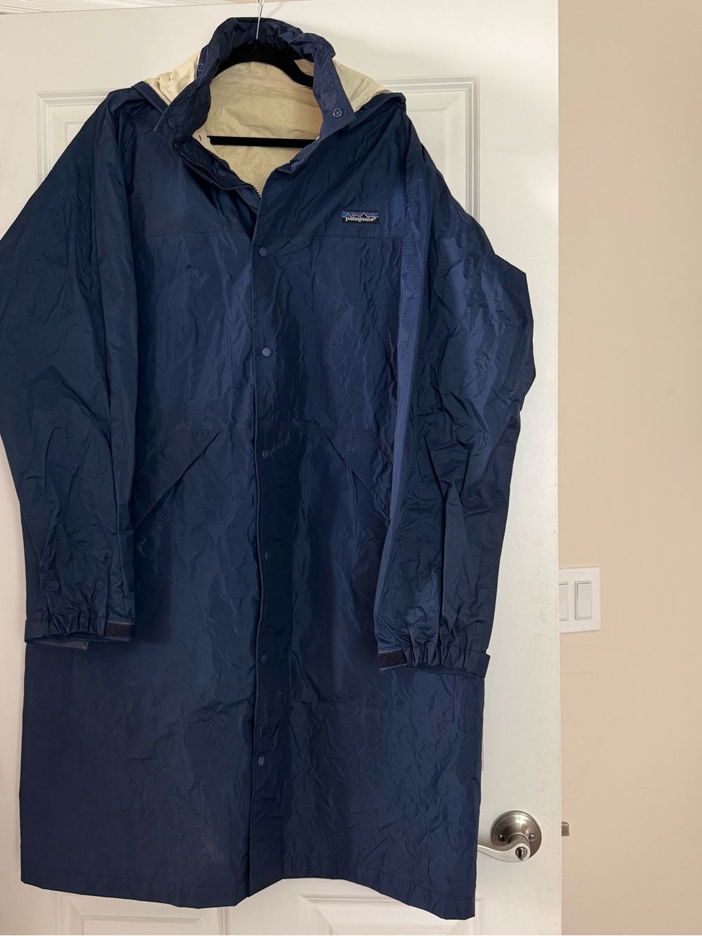 vintage 1986-87 navy blue Patagonia travel raincoat